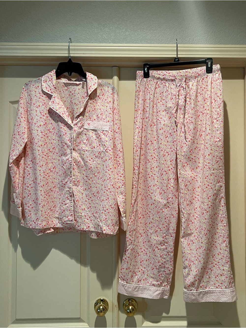 Women’s Victoria’s Secret Pajama Set